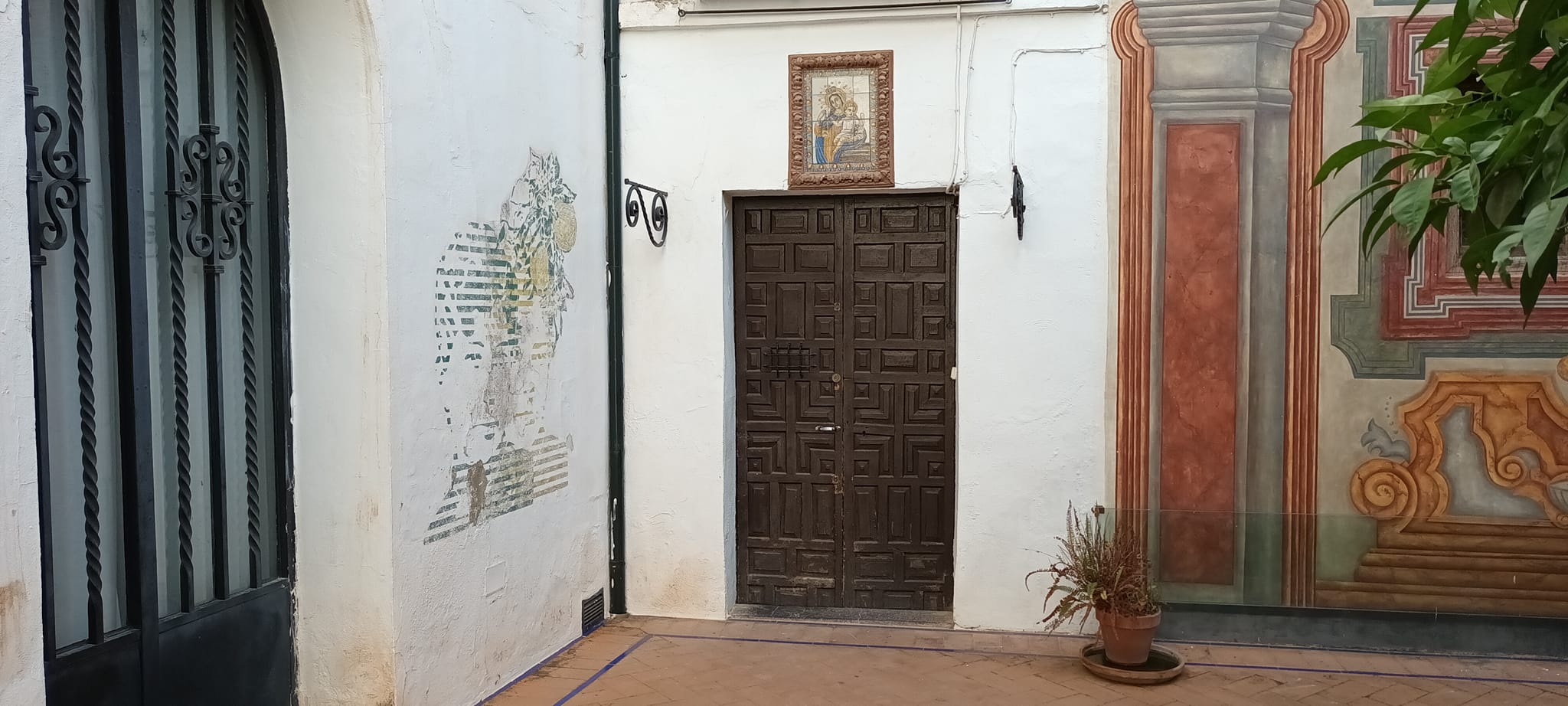 Puerta de Entrada a la Casa Familiar con patio jardin y estudio pintor &ndash; ProyectoGarlo Córdoba